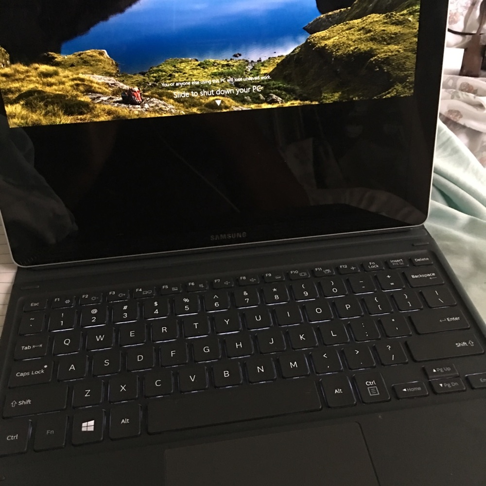 Labtop Tablet - Picture 2 of 3